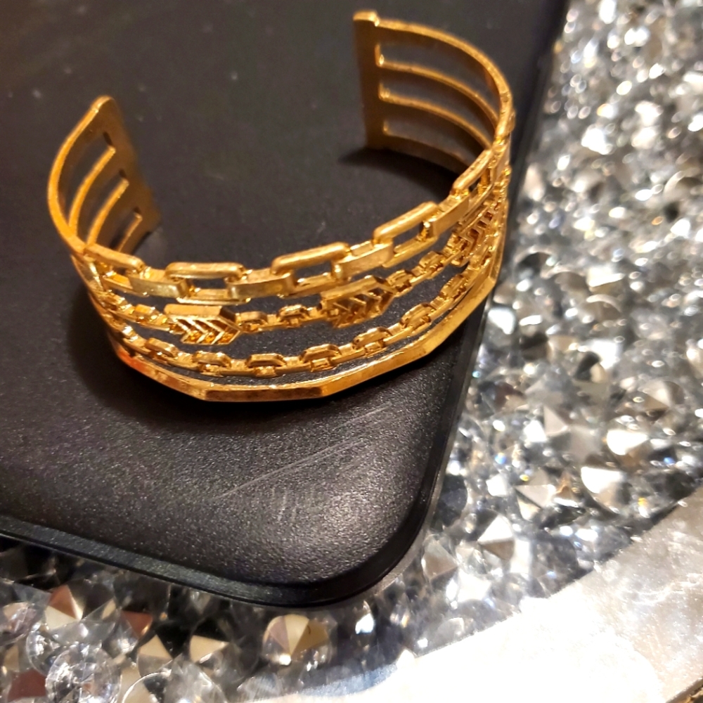 Gold chain cuff - Picture 2 of 3